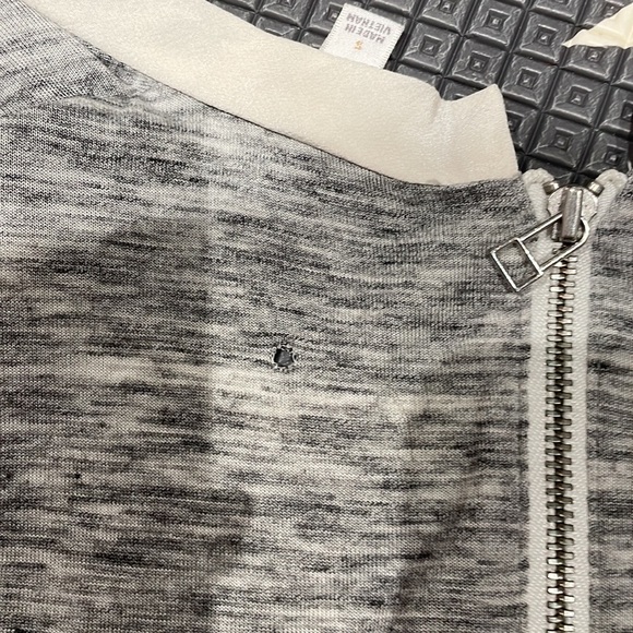 Grey and cream blouse with silk - Picture 3 of 4